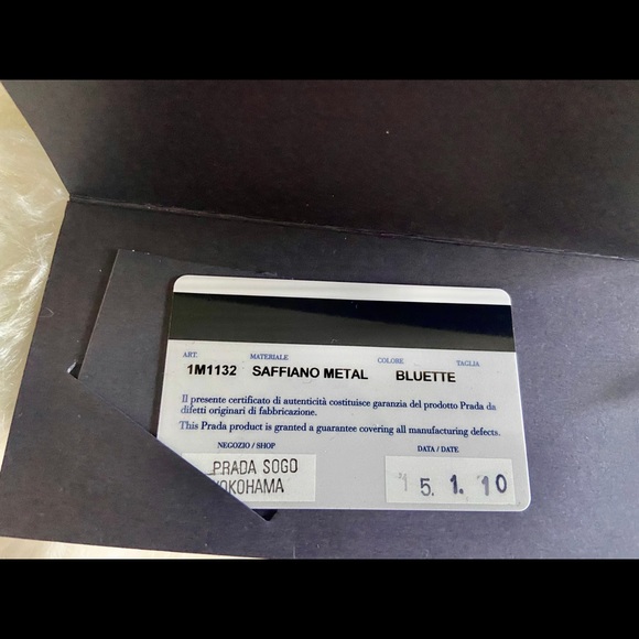 Prada Saffiano Wallet w/Removable badge holder - Picture 3 of 8